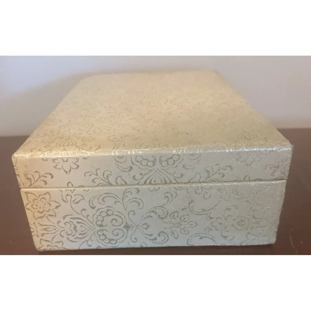 Vintage Lady Buxton Jewelry Box Cream Velvet  Cream Exterior Gold Floral